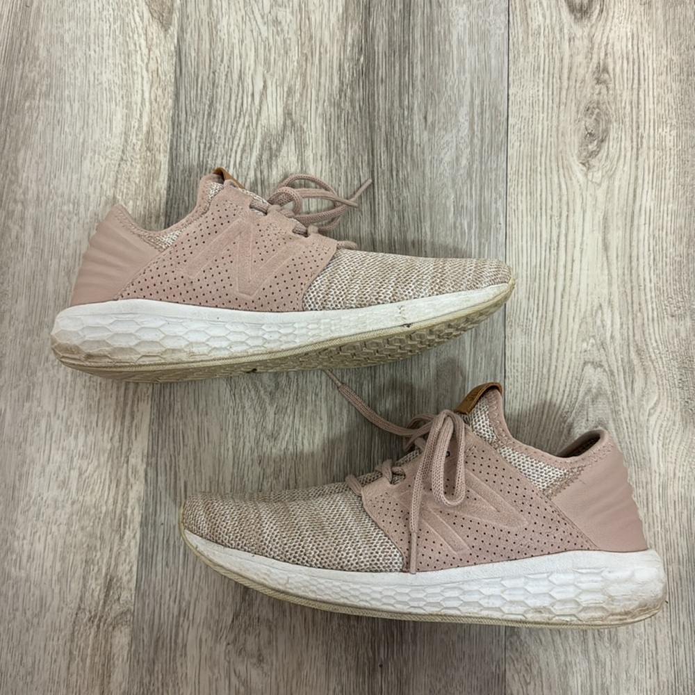 New Balance size 8.5 sneakers - Picture 2 of 7